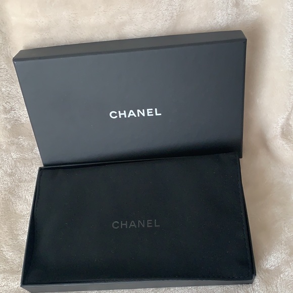 CHANEL Lambskin Quilted IPhone X XS Max Case - Picture 10 of 15